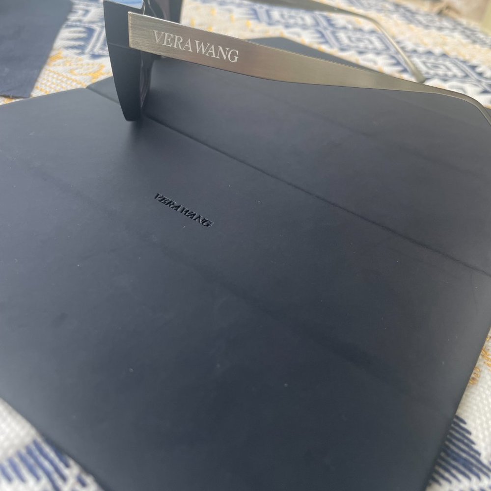 Vera Wang Sunglasses - Picture 2 of 6